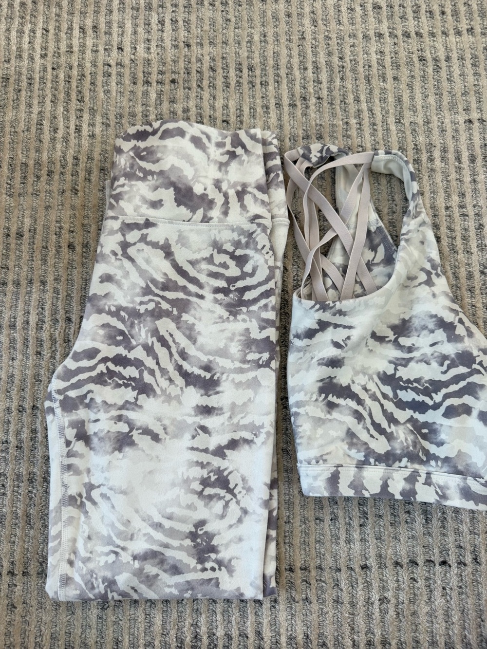 CLOSET CLEAN OUT!! Gray & White Printed Leggings and Strappy Sports Bra Set